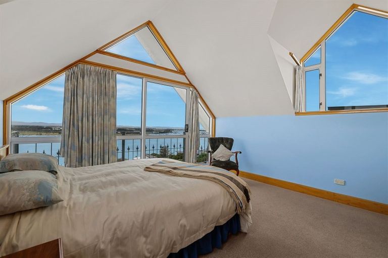 Photo of property in 40 Saint Andrews Hill Road, Mount Pleasant, Christchurch, 8081