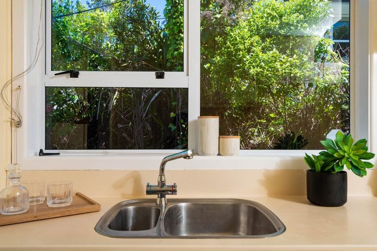 Photo of property in 8 Link Road, Newlands, Wellington, 6037