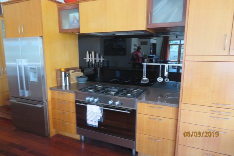 Photo of property in 32 Marine Parade, Mellons Bay, Auckland, 2014