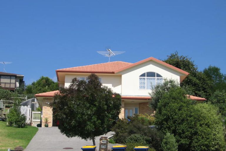 Photo of property in 12 Sherwood Grove, Northcross, Auckland, 0630