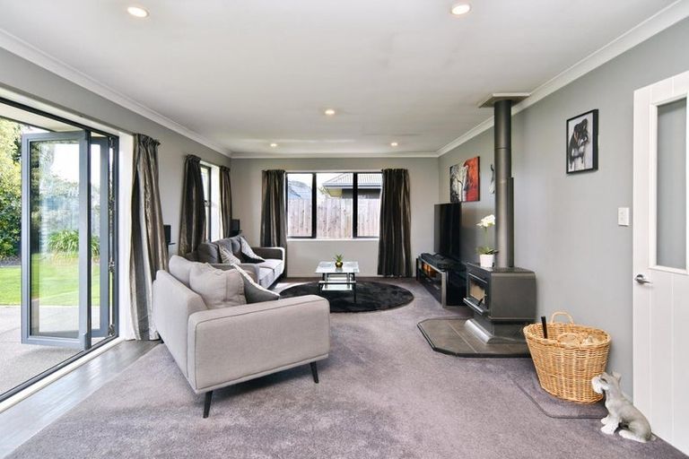 Photo of property in 11 James Drive, Woodend, 7610