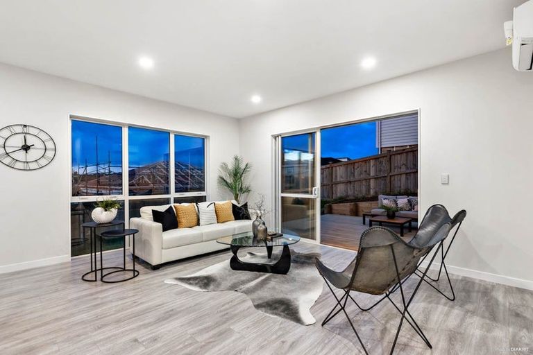 Photo of property in 8 Takurua Terrace, Orewa, 0931