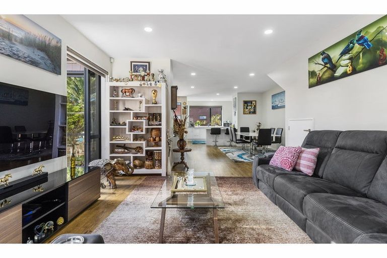 Photo of property in 2 Te Aparangi Road, Papakura, 2110