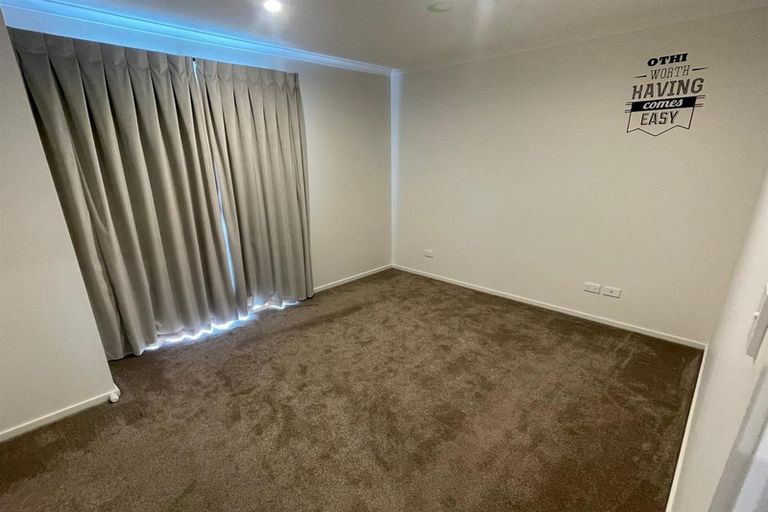 Photo of property in 11 Fermi Lane, Papakura, 2110