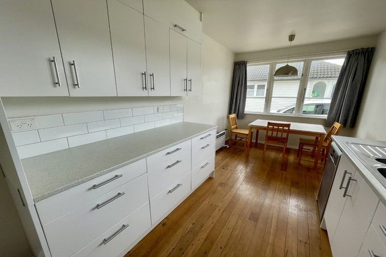 Photo of property in 211 Cambridge Terrace, Naenae, Lower Hutt, 5011