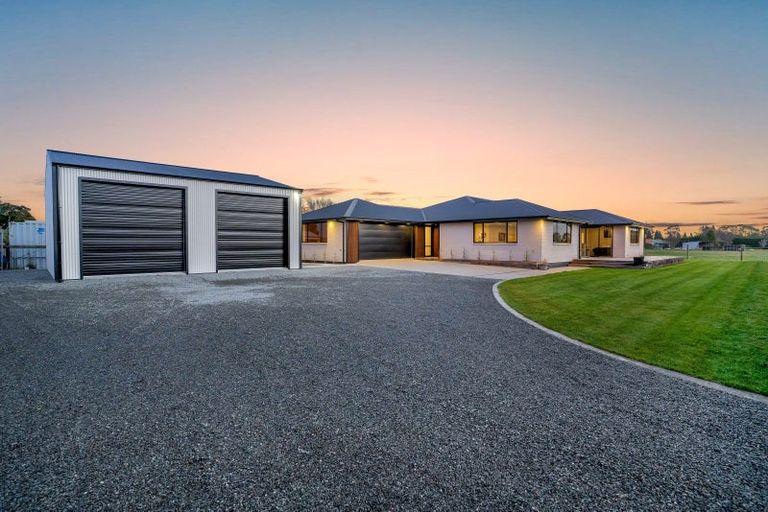 Photo of property in 24 Park Street, Winton, 9720