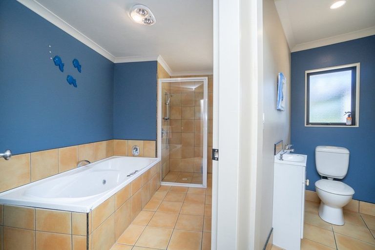 Photo of property in 34 Schnell Drive, Kelvin Grove, Palmerston North, 4414