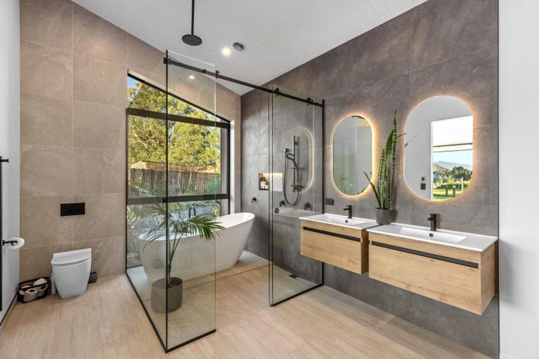 Photo of property in 87 Black Peak Road, Wanaka, 9382