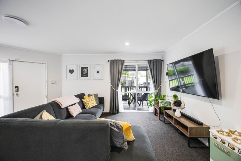 Photo of property in 55 Triangle Road, Massey, Auckland, 0614