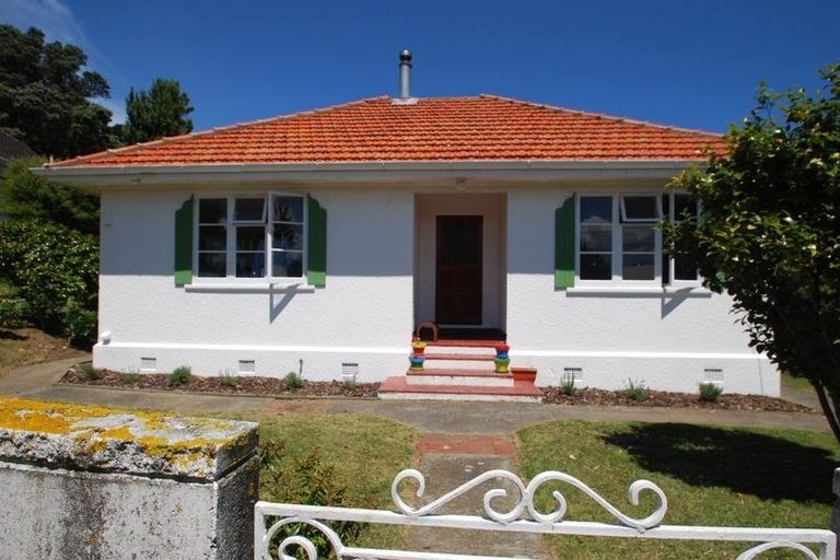 Photo of property in 4 Elphinstone Avenue, Strathmore Park, Wellington, 6022