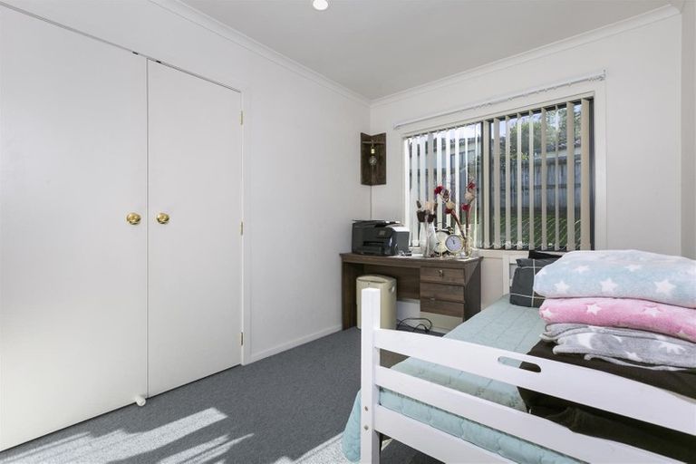 Photo of property in 37 Heathglen Place, Bayview, Auckland, 0629