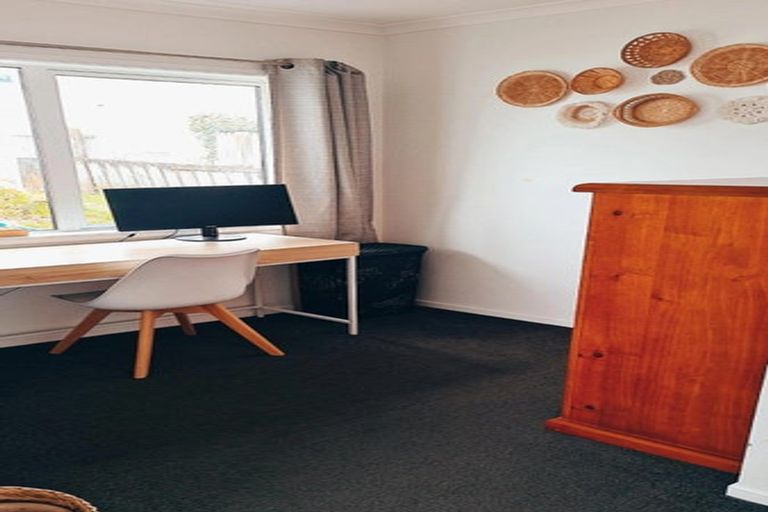 Photo of property in 10 Fordham Street, Beach Haven, Auckland, 0626