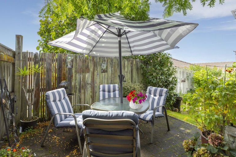 Photo of property in 2/8 Kinder Street, Acacia Bay, Taupo, 3330