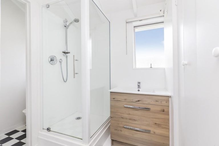 Photo of property in 24/125 Queens Drive, Lyall Bay, Wellington, 6022