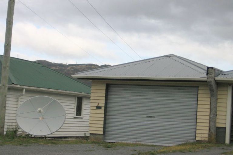 Photo of property in 3 Woodstock Terrace, Tawa, Wellington, 5028