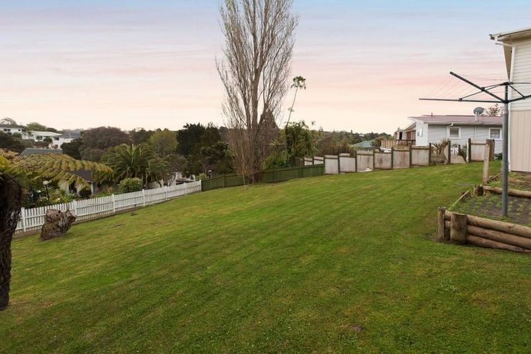 Photo of property in 43 Commodore Drive, Lynfield, Auckland, 1042