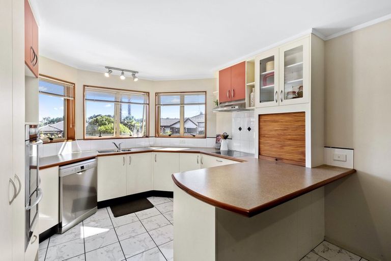 Photo of property in 11 Angel Way, Stanmore Bay, Whangaparaoa, 0932