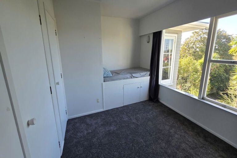 Photo of property in 88 Chivalry Road, Glenfield, Auckland, 0629