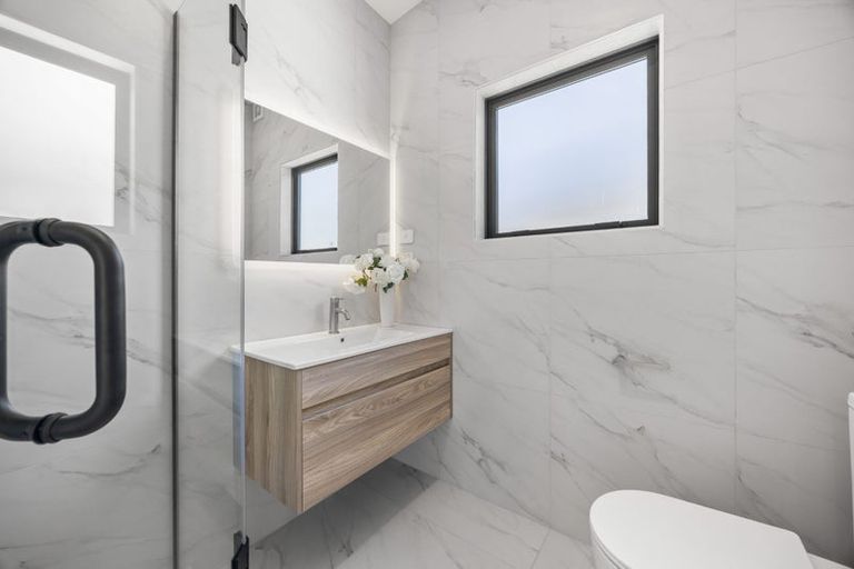 Photo of property in 10d Prince Regent Drive, Half Moon Bay, Auckland, 2012