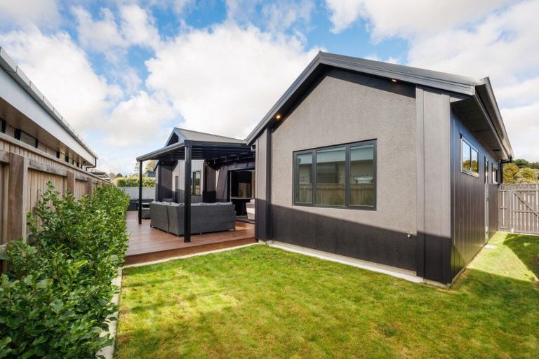 Photo of property in 58 Kanuka Drive, Hokowhitu, Palmerston North, 4410