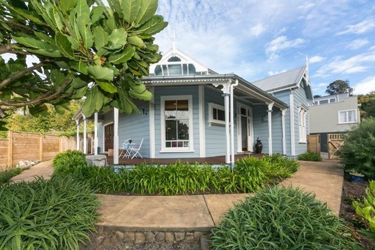 Photo of property in 6 Milton Road, Bluff Hill, Napier, 4110