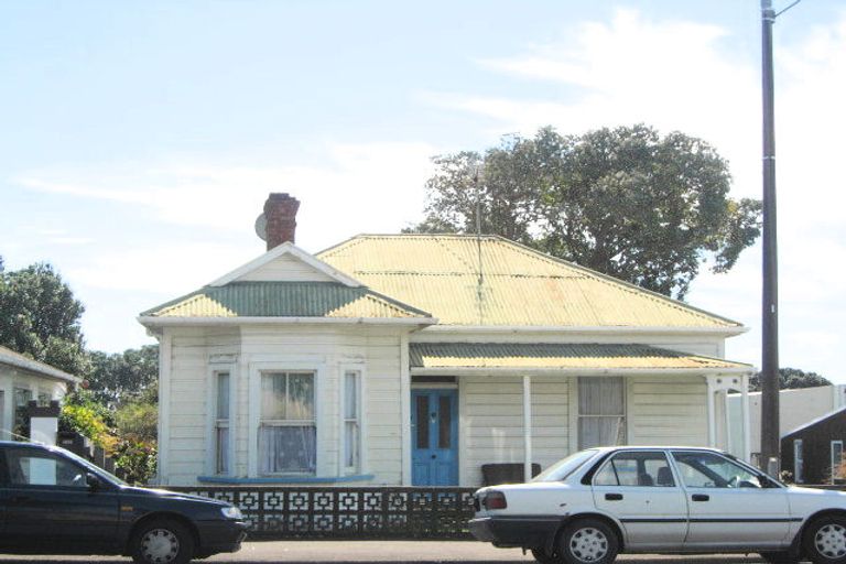 Photo of property in 200 Saint Aubyn Street, New Plymouth, 4310