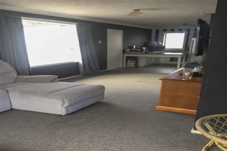 Photo of property in 77 Stobo Street, Grasmere, Invercargill, 9810