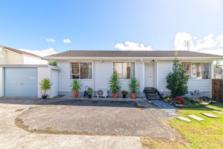 Photo of property in 2/9 Heathberry Close, Papatoetoe, Auckland, 2025