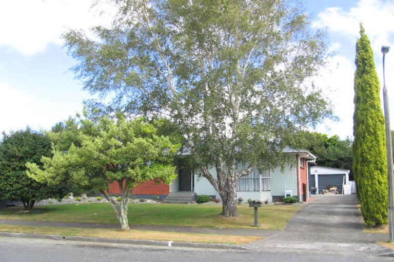 Photo of property in 6 Akron Grove, Totara Park, Upper Hutt, 5018