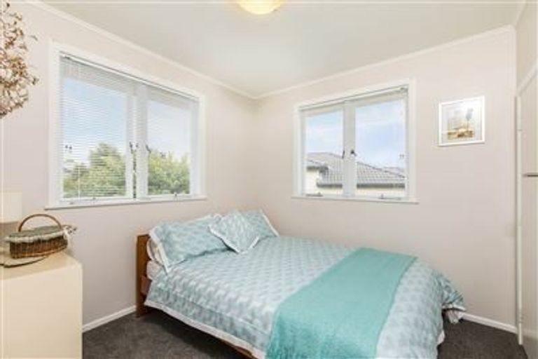 Photo of property in 1/50 Bond Crescent, Forrest Hill, Auckland, 0620