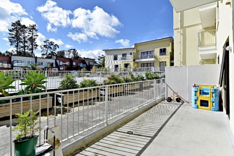 Photo of property in 201/132 Stancombe Road, Flat Bush, Auckland, 2016