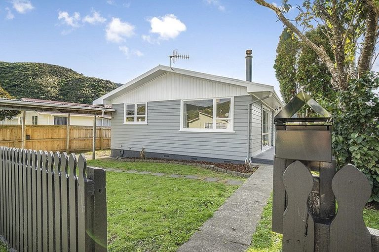 Photo of property in 59 Parenga Street, Wainuiomata, Lower Hutt, 5014