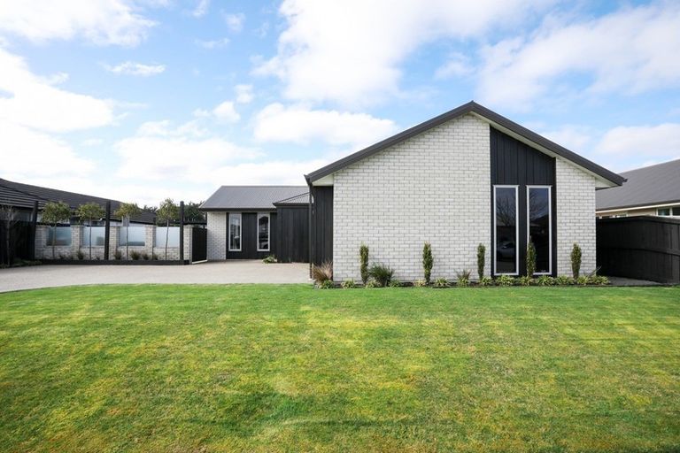 Photo of property in 28 Northside Drive, Waikiwi, Invercargill, 9810