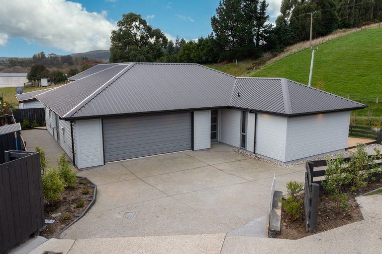 Photo of property in 5 Trudi Place, Green Island, Dunedin, 9018