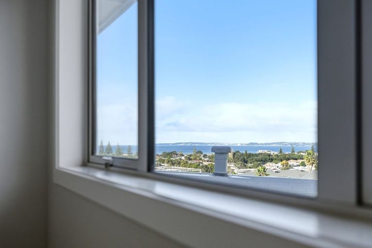 Photo of property in 56 Panorama Heights, Orewa, 0931