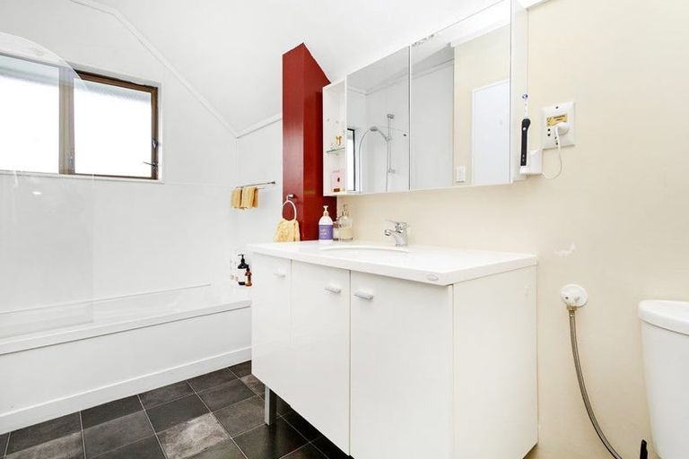 Photo of property in 2/44 Randwick Crescent, Moera, Lower Hutt, 5010