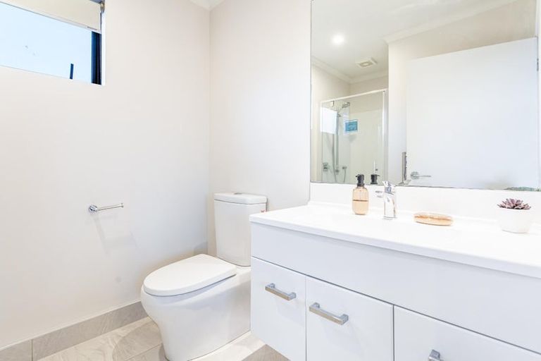 Photo of property in 5/89 Hobsonville Point Road, Hobsonville, Auckland, 0616