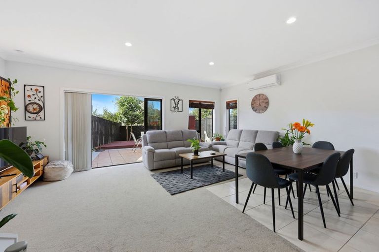 Photo of property in 118 Huntington Drive, Huntington Park, Auckland, 2013