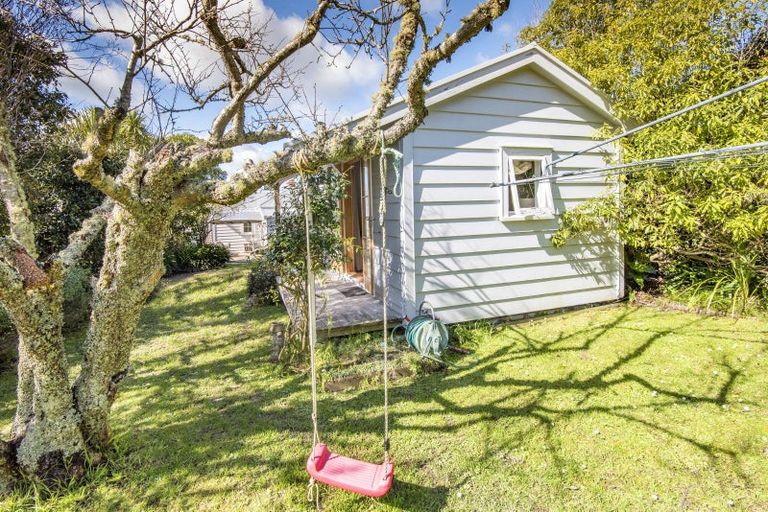 Photo of property in 27 William Bond Street, Stanley Point, Auckland, 0624