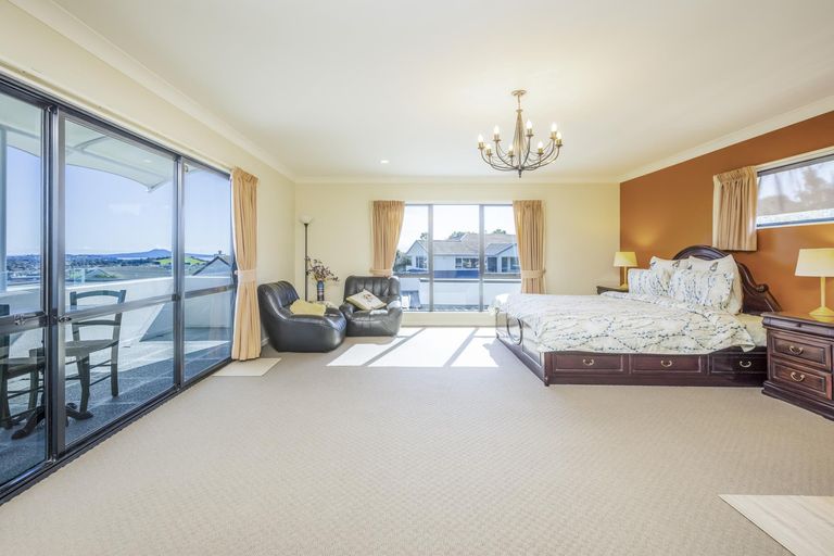 Photo of property in 22 Mccahill Views, Botany Downs, Auckland, 2010