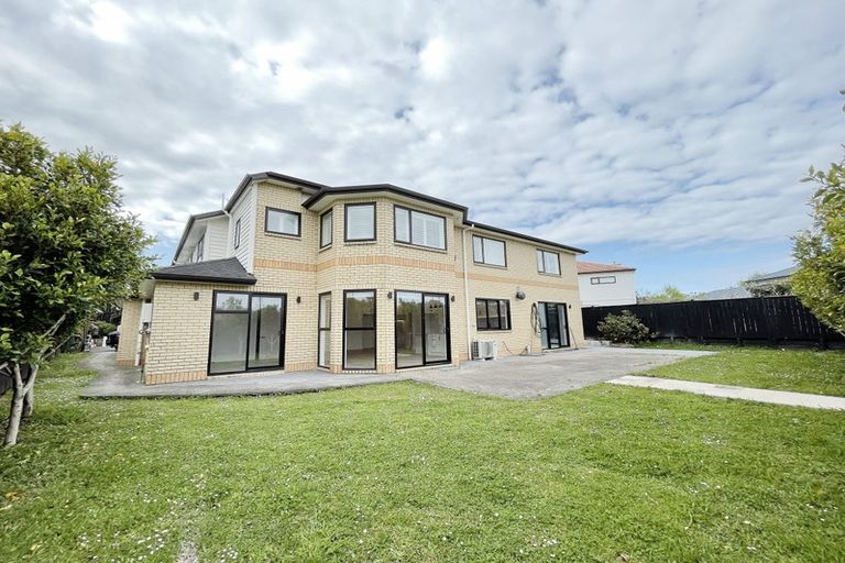 Photo of property in 3 Ballintra Close, Pinehill, Auckland, 0632