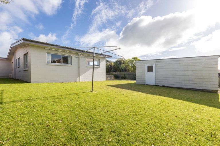 Photo of property in 108 Riversdale Drive, Merrilands, New Plymouth, 4312