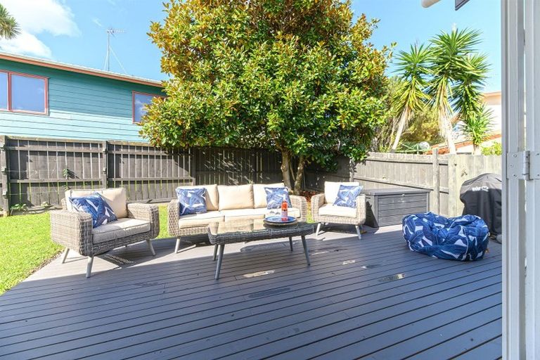 Photo of property in 1/48 Bond Crescent, Forrest Hill, Auckland, 0620