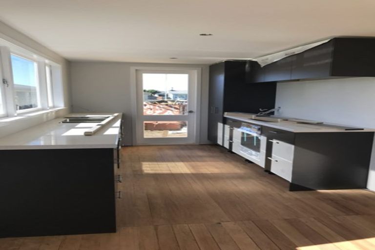 Photo of property in 18 Sandspit Road, Waiuku, 2123