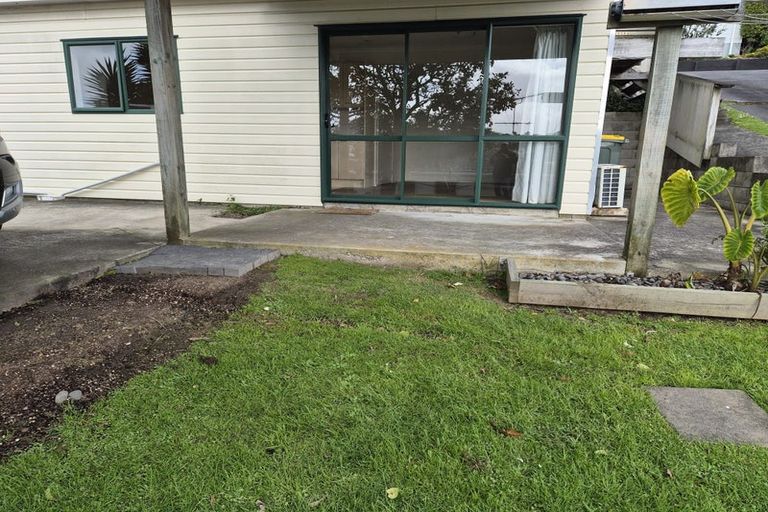 Photo of property in 106a Awaruku Road, Torbay, Auckland, 0630