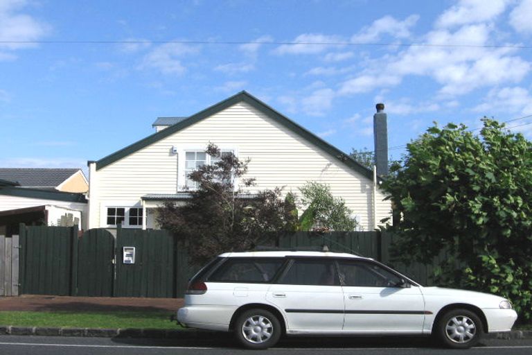 Photo of property in 2 Walker Road, Point Chevalier, Auckland, 1022