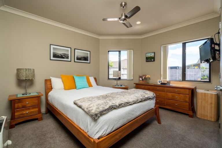 Photo of property in 22 Key West Drive, One Tree Point, 0118