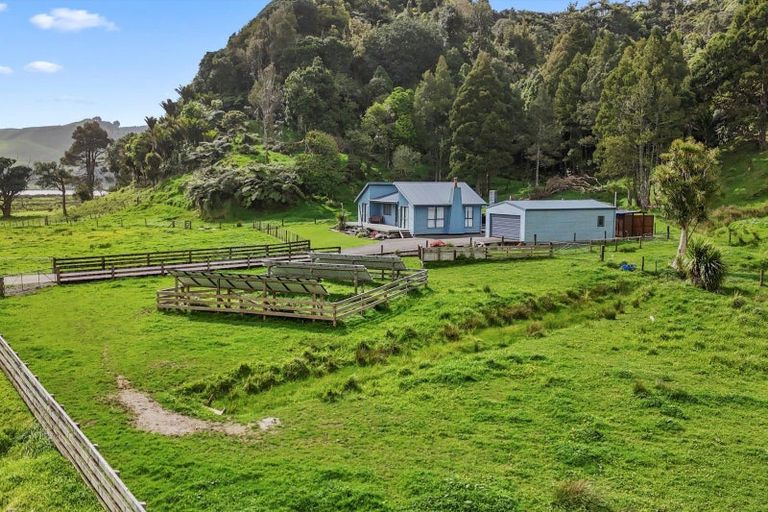 Photo of property in 139 Te Mahoe Road, Mokau, 4376