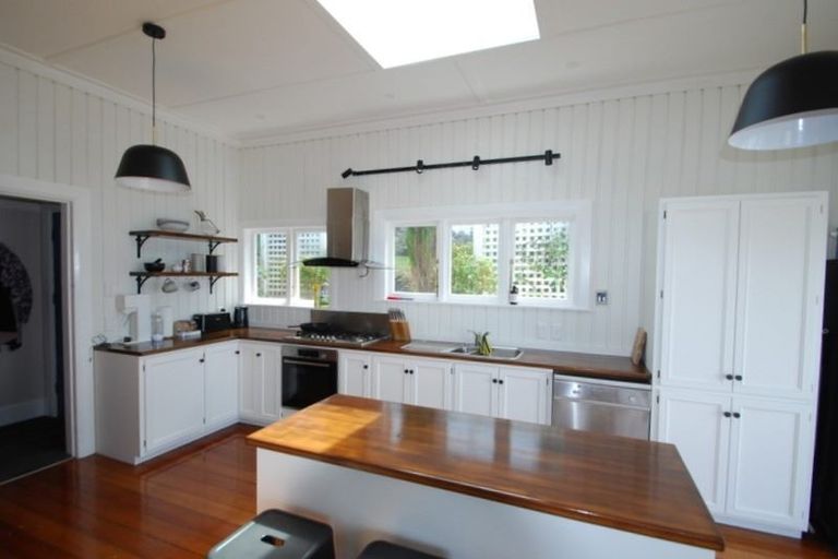 Photo of property in 4 Lower Watt Street, Wadestown, Wellington, 6012