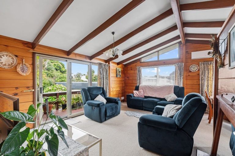 Photo of property in 13 Booker Place, Weymouth, Auckland, 2103